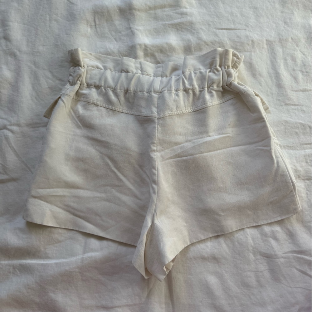 Zara Women's Ecru Cargo Shorts - Picture 4 of 7